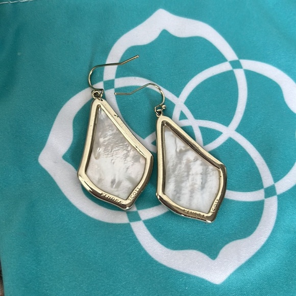 Kendra Scott Alex Gold Drop Earrings in Ivory Pearl, with diamonds - Picture 3 of 3